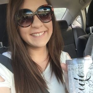 Meet your Posher, Alyssa